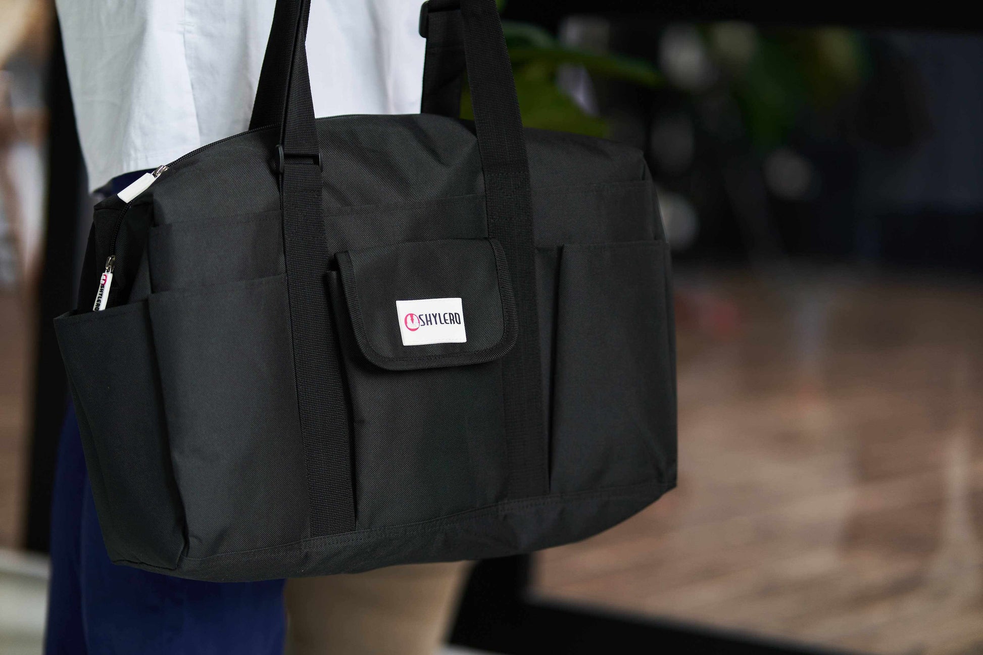 Nurse Bag and Utility Tote | Waterproof (IP64) | Solid BlackNurse Bag and Utility Tote | Waterproof (IP64) | L18"xH7"x W14" (46x18x36cm) | Top YKK® Zip | Solid Black

 Grab Your Large SHYLERO Utility Bag and Enjoy:

-14 OUTSItoteNurse BagSHYLEROScrub Angel & Accessories 